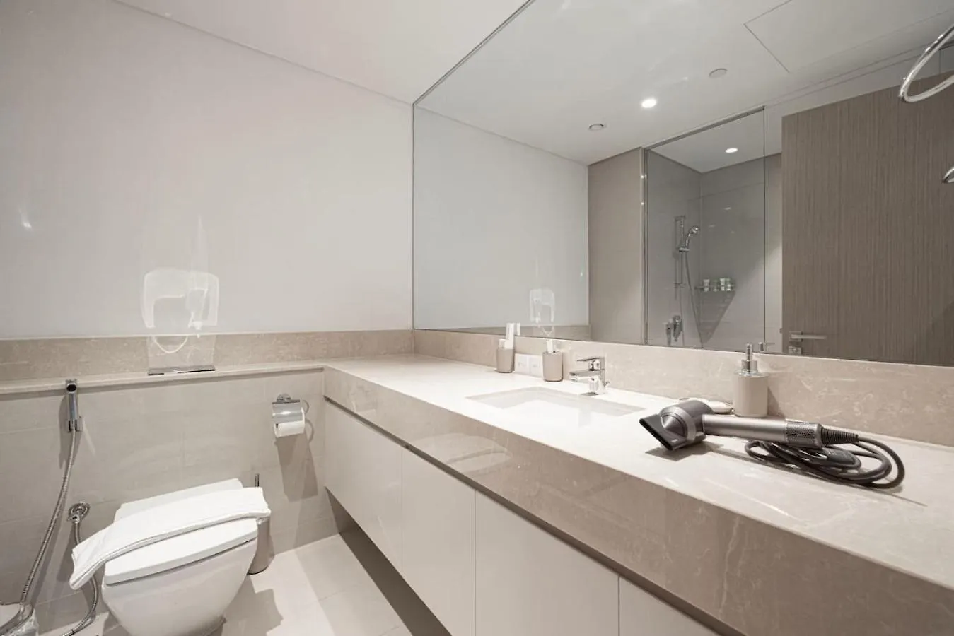 Brand New 2Br In Act One Apartment Dubai 0*,